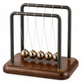 Newtonsches Pendel mit goldenen Kugeln und Holzsockel, Gold/Braun